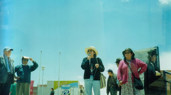 mitin en la plaza 16 de Julio